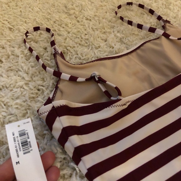 Old navy swimsuit - Picture 4 of 4